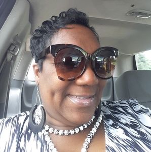 Meet your Posher, Pamela